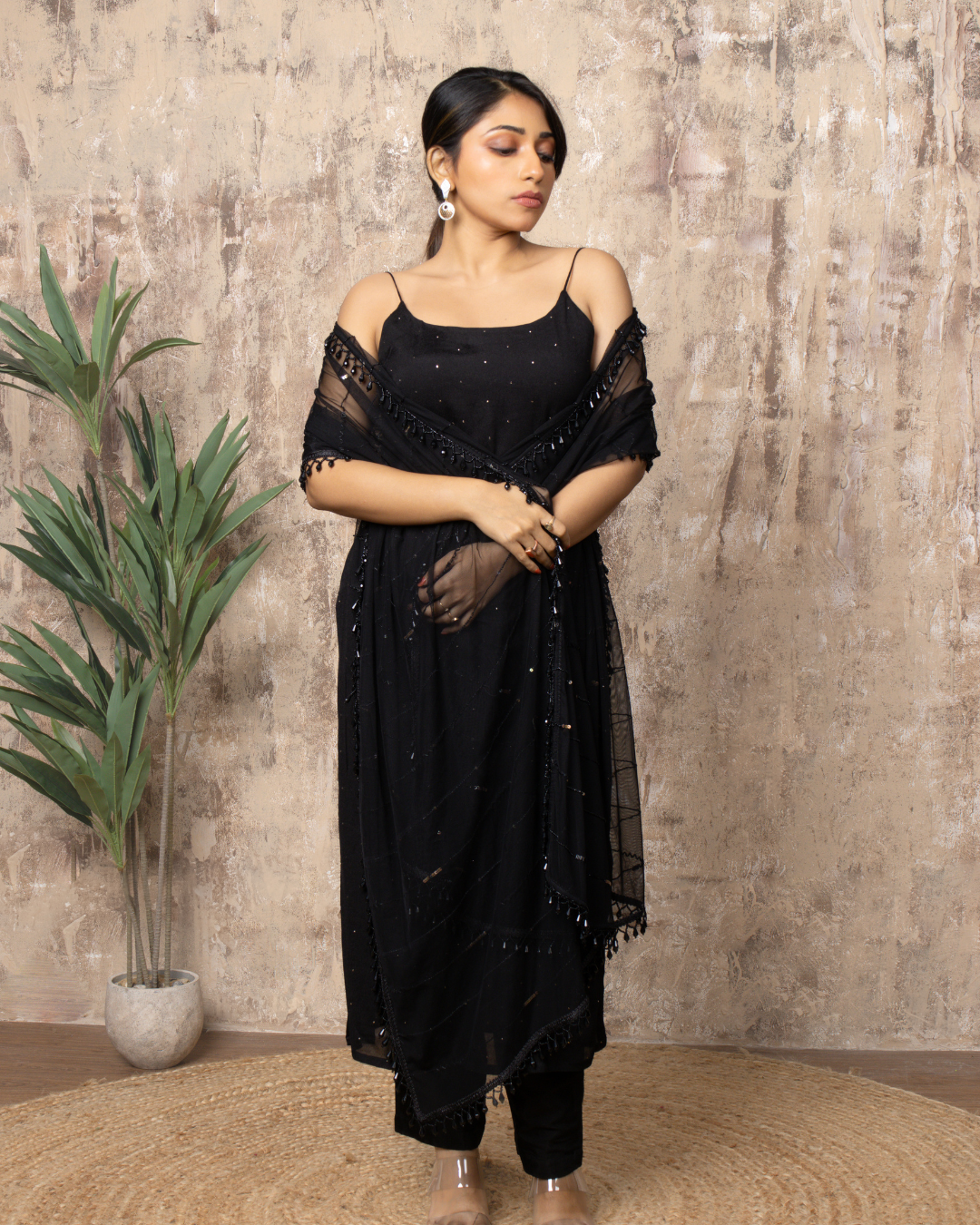 Black sleeveless badla suit